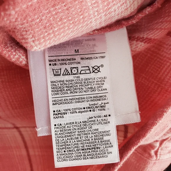 Old Navy Flannel Boyfriend Button-Down Shirt - Picture 7 of 7